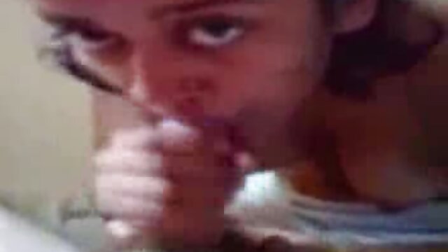 HD :  Пар русокоси MILF се целосно ангажирани во некое страсно лижење Порно филмови 