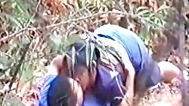 HD : Тинејџерската танчерка на пол здивнува за воздух додека зема голем петел во пичка Порно филмови