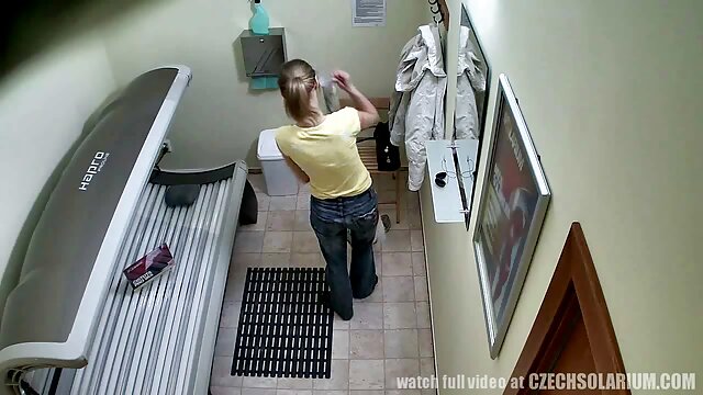 HD :  Незапирлив дечко вовлекува русокоса цимерка во незапирливо водење љубов Порно филмови 