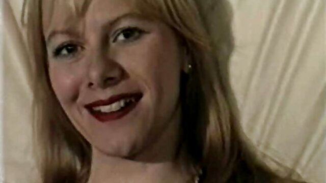 HD : Blonde cooze е во нејзините секси мрежи и со задоволство ќе го покаже своето тело Порно филмови