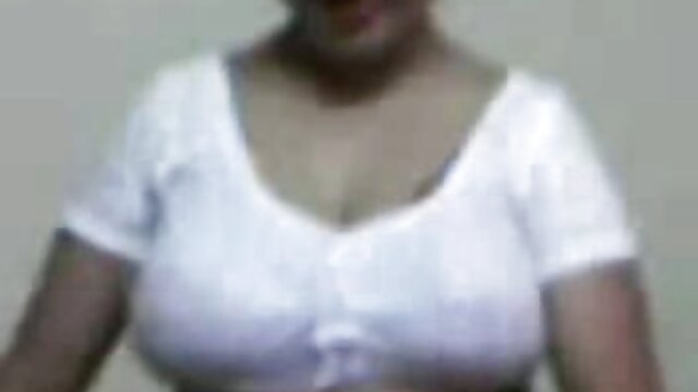 HD :  Busty MILF го ебат во задникот по голо фотографирање Порно филмови 